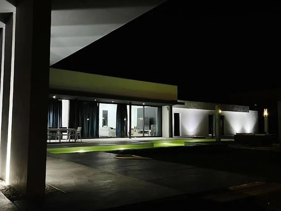 Luxury House Del Delta contacts
